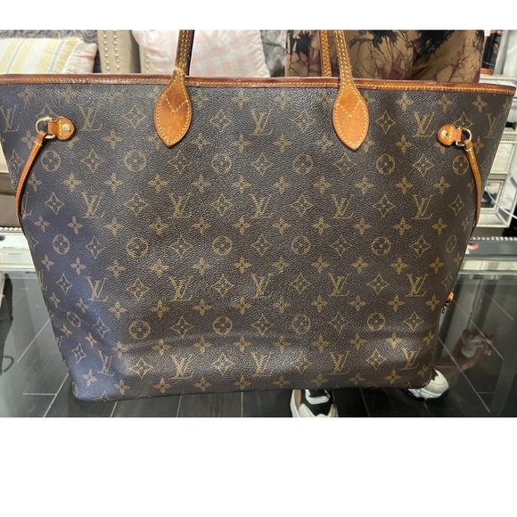 Authentic Louis vutton gm - Picture 2 of 8